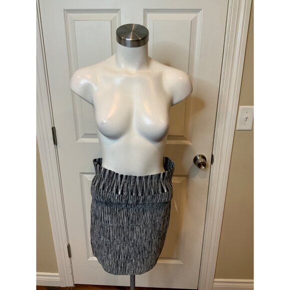BCBG Max Azria Black White Heathered Stripe Scuba Mini Skirt,  Size Medium - Picture 1 of 5